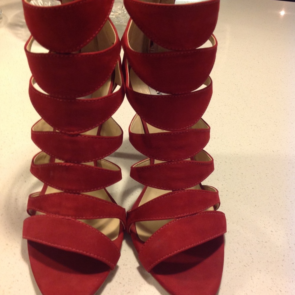 Red Steve Madden size 9 high heel shoe